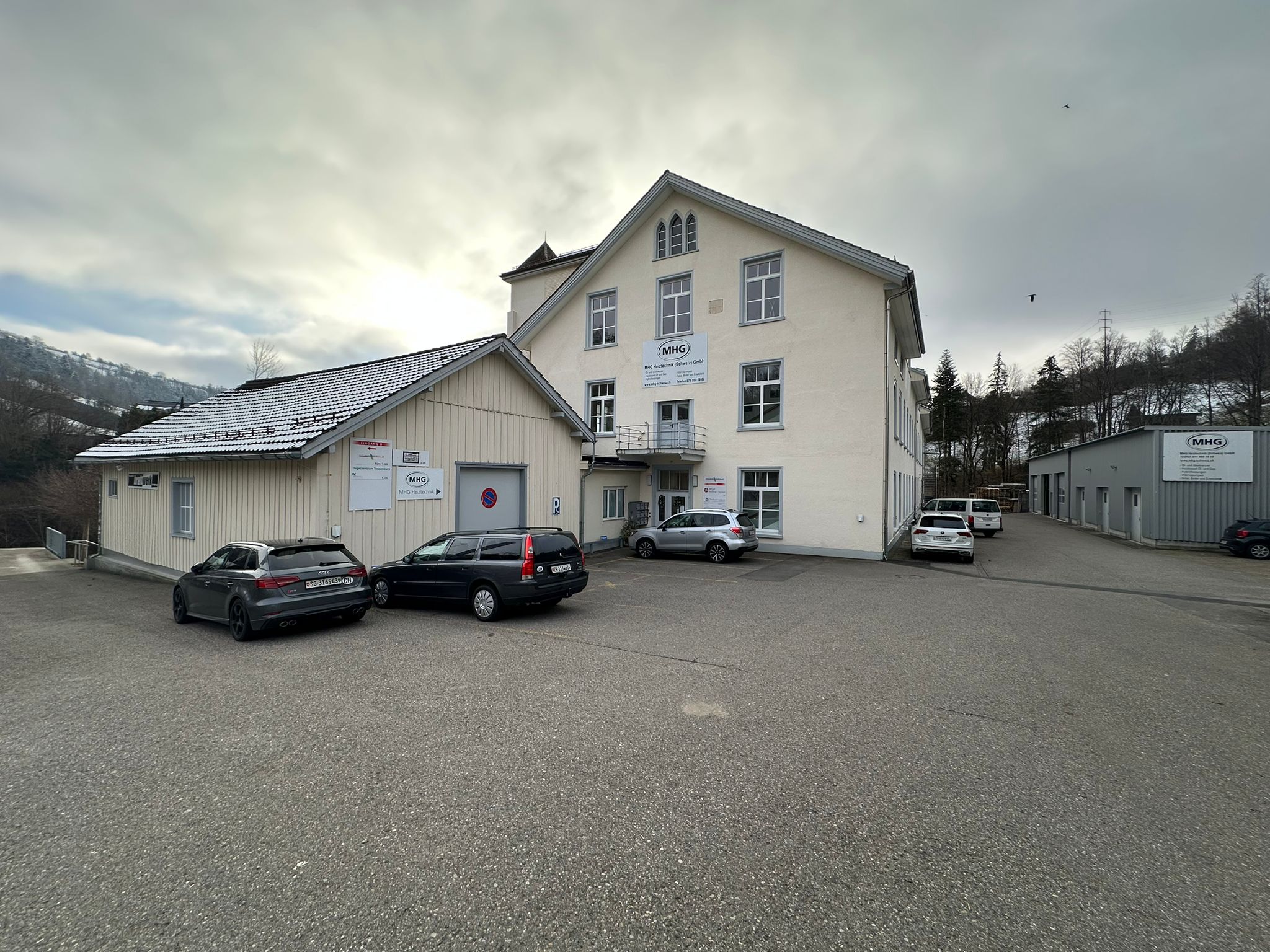 Aussenansicht des Kraftwerk Bilder Studios mit Eingang
